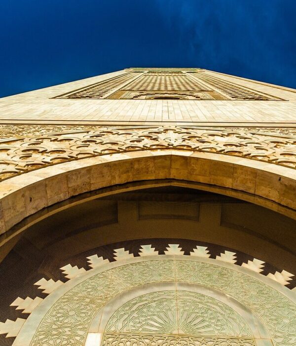 the hassan ii mosque, mosque, casablanca, morocco, africa, minaret, mosquée, l'atlantique, sky, maroc, océan, atlantic, clouds, nature, afrique, religion, building, moroccan, sea, architecture, arabic, travel, muslim, brown mosque